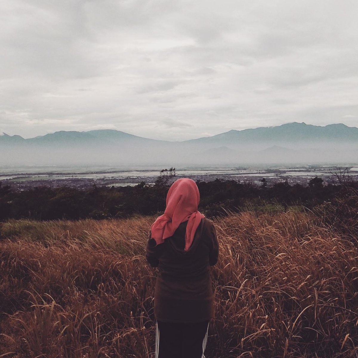 Minggu terakhir di bulan december. Efek sendu. Hujan  tiada berkesudahan