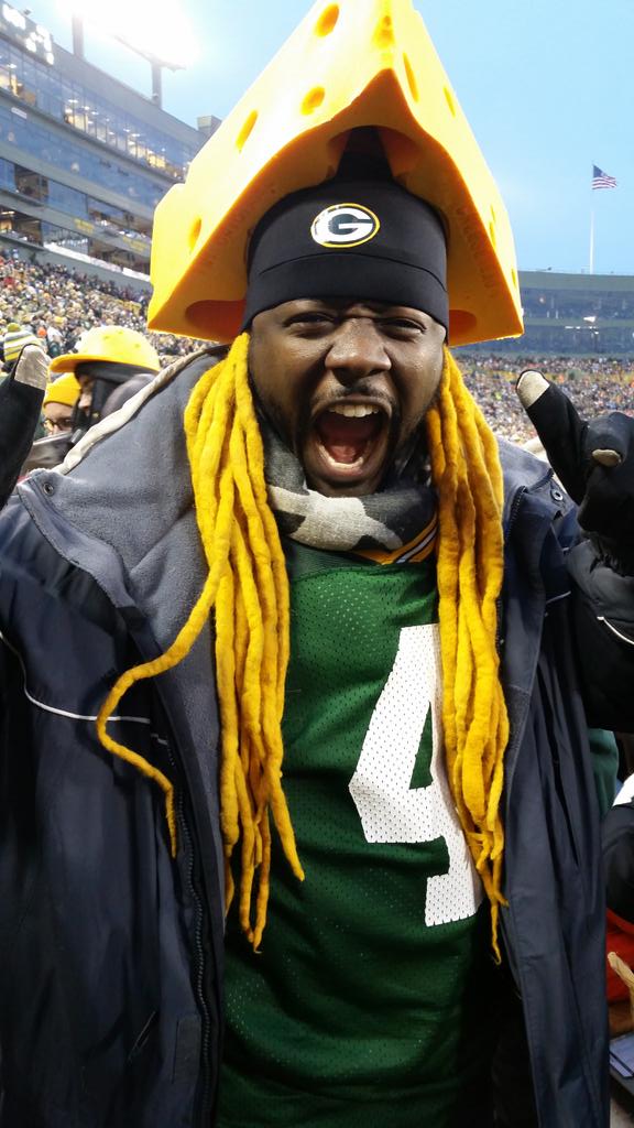 JMacisELSM's tweet photo. First live Packer game! #ChedLocks #CheeseHead and #Favrejersey. Go to gear! #DigiornoGameDay #GoPackGo http://t.co/SPEsh6afHz