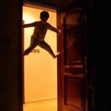 RecuerdoDeLos90's tweet photo. Si solías hacer esto de pequeño, tuviste una infancia increíble. http://t.co/IGYaiwPnVi