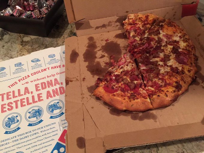 Dinner served #pizza @dominos yumm #meatlovers http://t.co/FN1mqs0Wgi