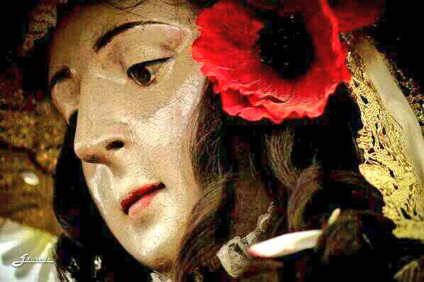 pablojimenez95's tweet photo. Amapola marismeña, no tengas pena porque la Virgen te lleva mu cerquita de Ella. @CarmenPaz93  @AlmonteDice http://t.co/wwcrYZpI1D
