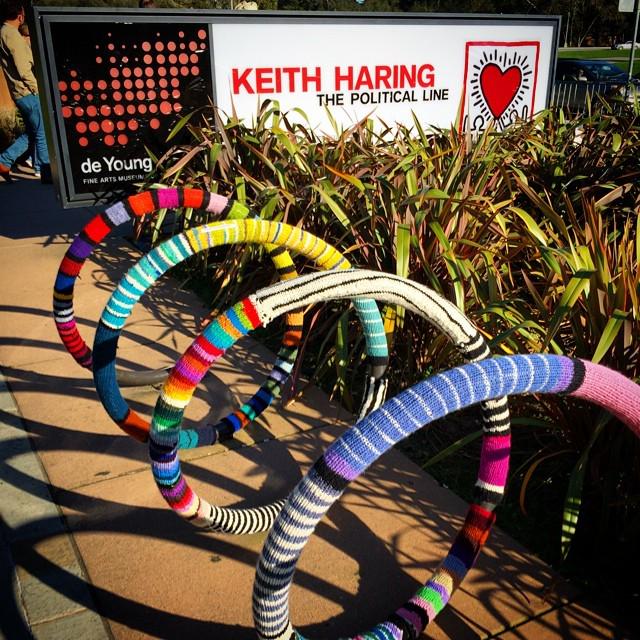 hld4ransom's tweet image. Haring himself would approve of this yarn bomb by streetcolor.wordpress.com  #streetcolor #yarnbomb #visualcandy #...