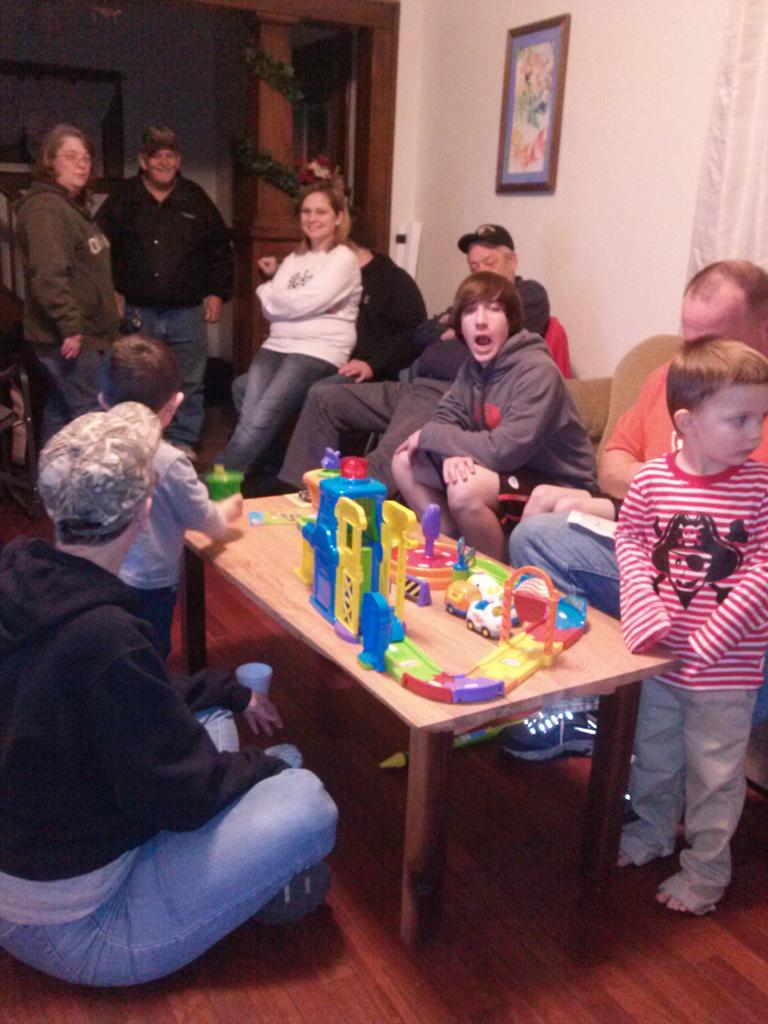 denizen_'s tweet image. First time entertaining at the new house. Also the coffee table I built with some spalted maple and walnut #diy #home