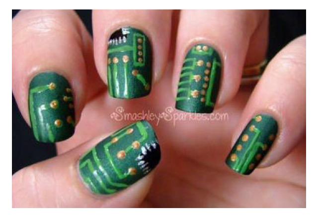 babysarah80's tweet image. I MIGHT be able to do my left hand... Anyone want to help with the right? 💅💚 #EmbraceYourInnerNerd