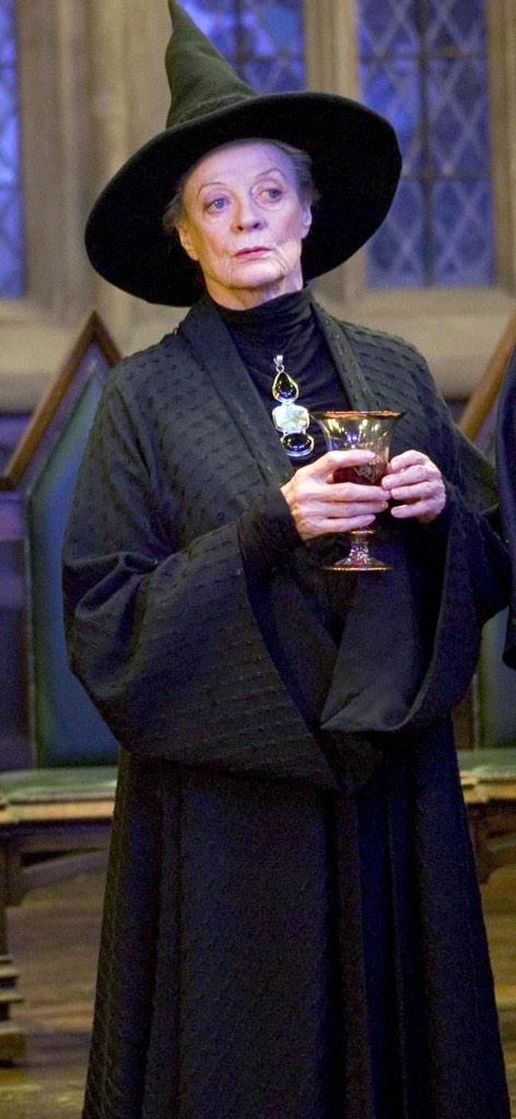 Happy Birthday, Maggie Smith ! Pemeran Prof. McGonagall di film :) 