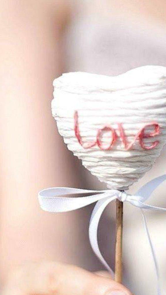 🌹

 يوم جاب الليل طيفك ي غلاي
دق باب العين شوق ولا غفيت !
ليت في لحظه تجي تجلس معاي
وأعتذر لك وأدري اني ما خطيت !