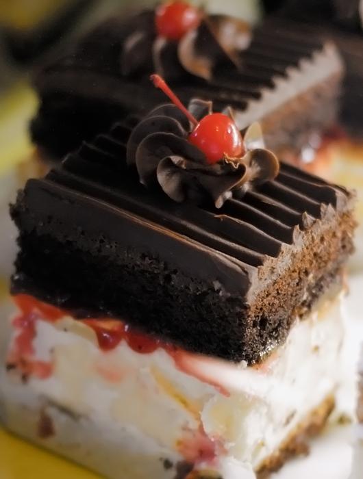 YummyImages's tweet photo. Chocolate Layer Cake http://t.co/TXvqd8V6Mn