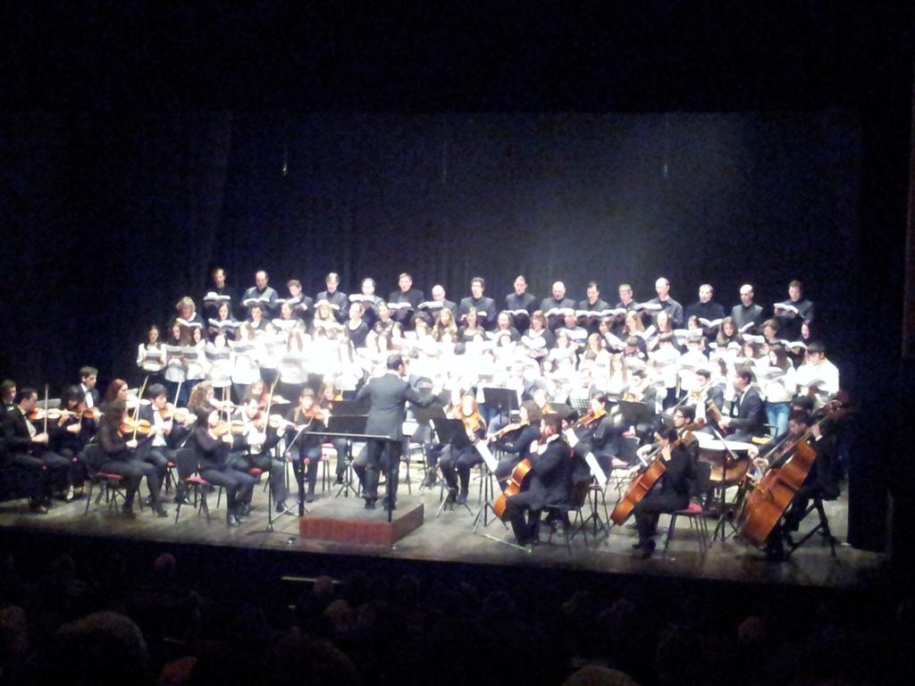 Espectacular concierto del Mesías esta noche en Arahal. Gracias a Emprendes música por la iniciativa.