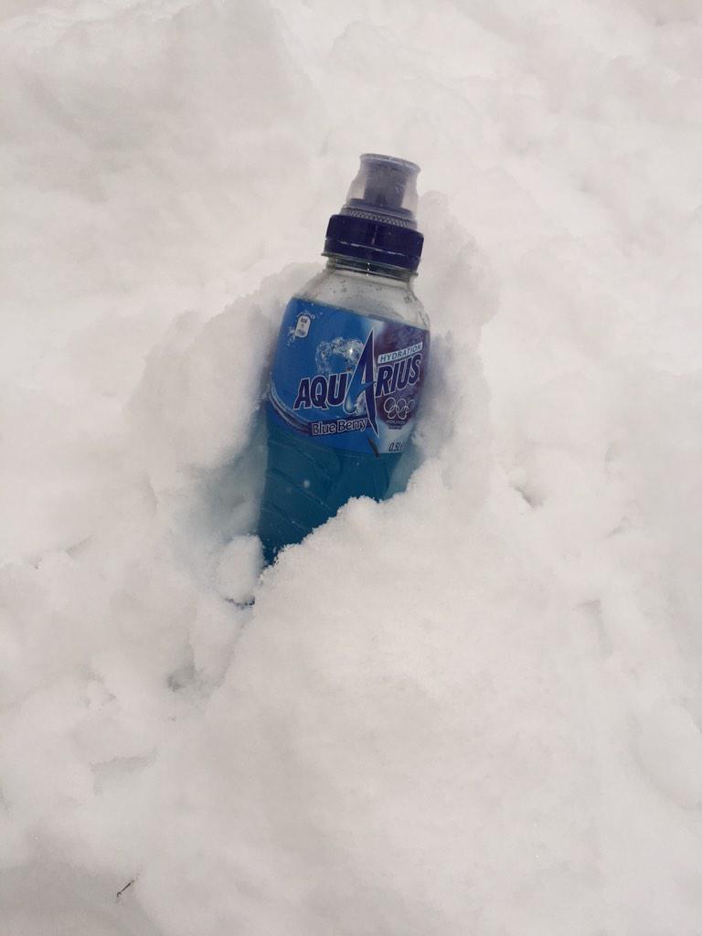 Riccamente's tweet photo. #ice #cold #sportdrink #Aquarius #Milka #Cow #ski #piste http://t.co/rJ9DRDMCt9