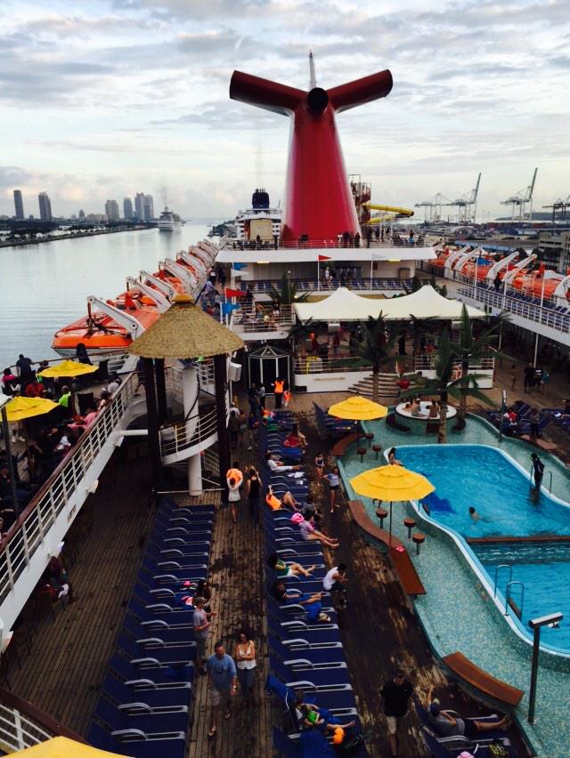 BrandoC15's tweet photo. Party time!! #CarnivalEcstasy http://t.co/J0cS0Z6Mzg