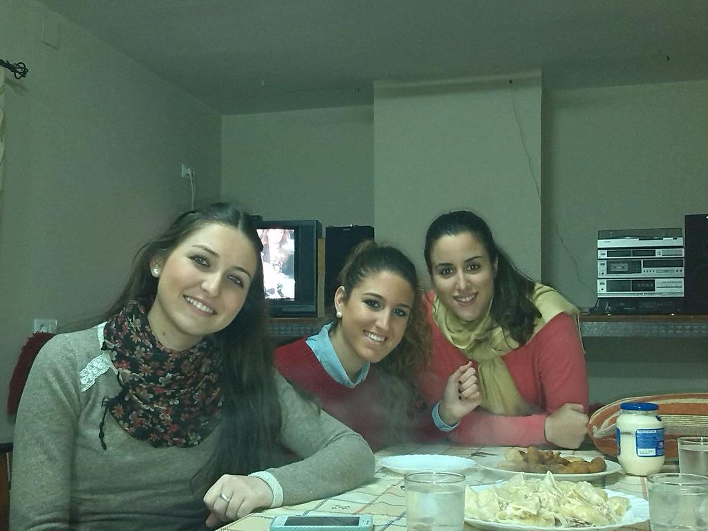 Mjose_m24's tweet photo. Cena de empresa!!! @isa_mtb #ale 🍝☕🍺👍🎉💃👌😍❤❤ http://t.co/2B4kQ5FLOA