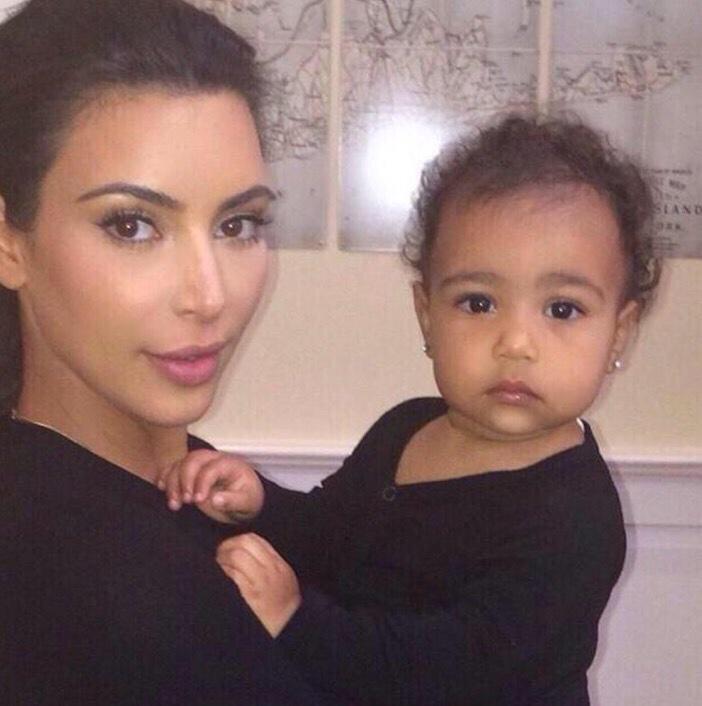 Its_North_West's tweet photo. When u tell a joke with ur friend in private &amp; somebody else starts laughing http://t.co/0KuQKSVHPS