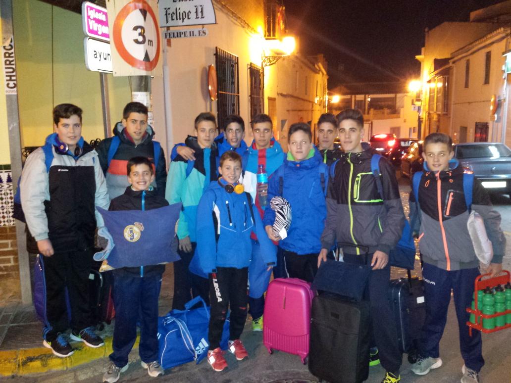 CDMGojar's tweet photo. Nuestros cadetes del voley salen para Guadalajara. Vamos chicos !!! MUCHA SUERTE! 
@CopaEspanaVB http://t.co/bmS3RfT7fQ