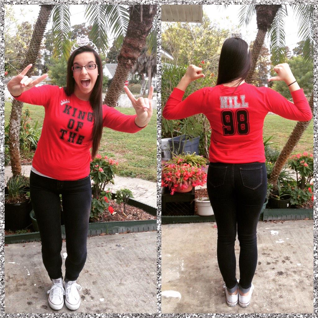 cassunedited's tweet photo. Birthday Girl on her way to see the Wolfpack's final win! 🙈☺️🐺🐾#PackFootball #PackTheBay #Go98 #BeatUCF http://t.co/Wh5rykOTAC
