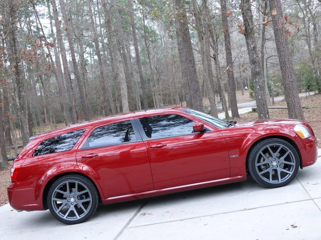 Jonezy0187's tweet photo. Hopefully my dad buys these rims for his 😍😍 #mopar #magnumRT http://t.co/IpoCwaCCOC