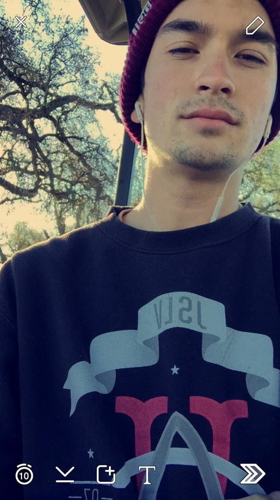lmprobabIe's tweet photo. Add me on snapchat: LittleBabyKev http://t.co/qkmrKTHreX