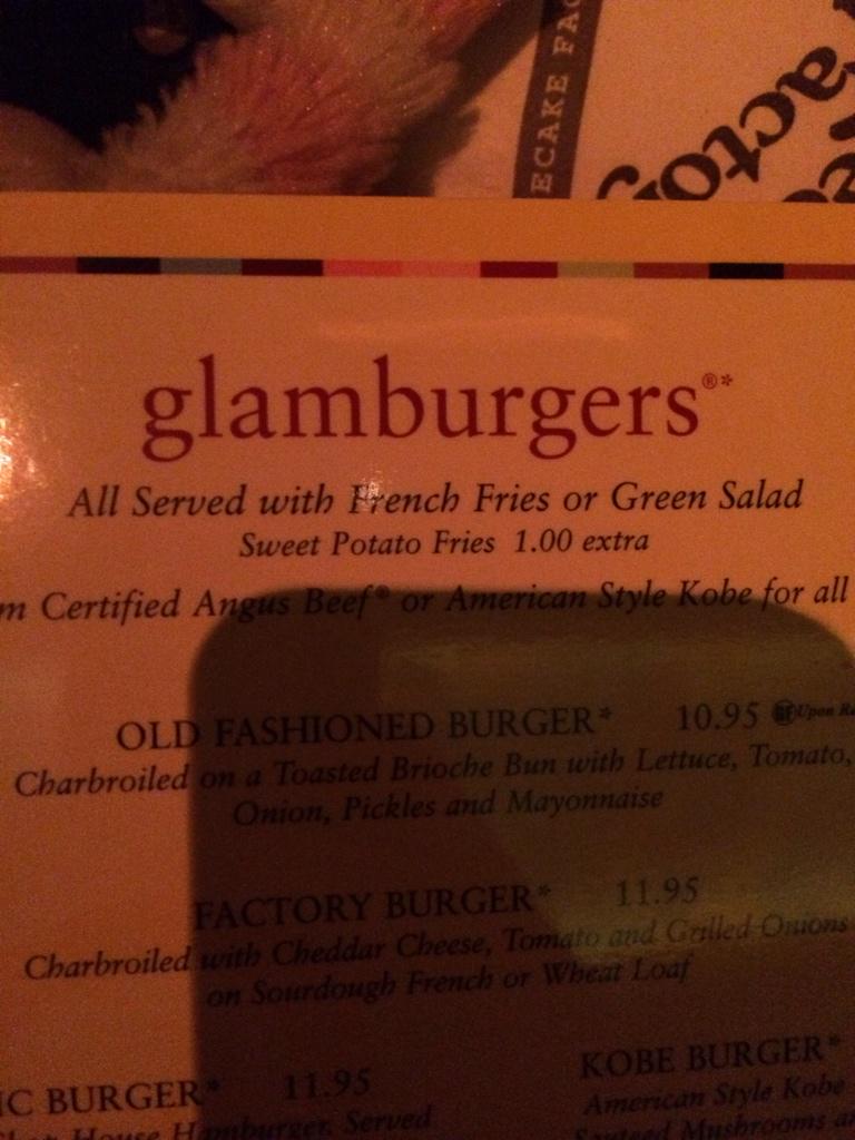zandycandyy's tweet photo. Now that's my type of burger #extraglam http://t.co/4gGi7ZU2FZ