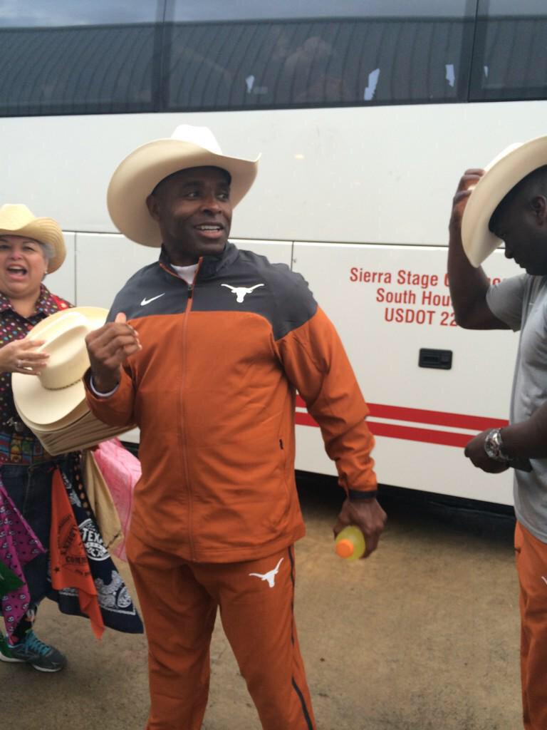 JustinM06613063's tweet photo. There's a new #SHERIFF in #Austin. #ATX #HookEm #LetsRide #CharlieStrongKnows #TexasBowl #OneLonghornNationUnderGod http://t.co/LlZu7N4UID
