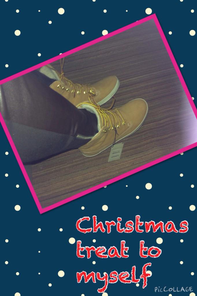 jadecastello's tweet photo. Don't you just love Christmas treats #Christmas2014 #Santa http://t.co/t8zclgNxae