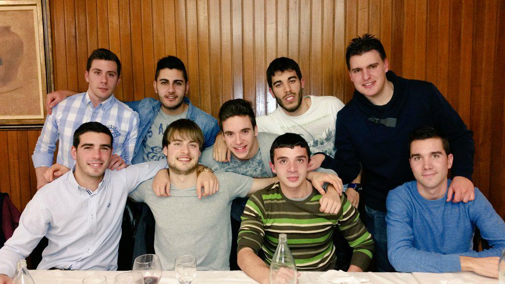 De lio cn los KYK y el capataz <a href="/ruben_piraos/">Ruben de Dueñas</a> ! <a href="/luiskyk1/">luis kyk</a> <a href="/Juankar_Mier7/">Juankar Mier</a> <a href="/DaniGG5/">Dani García</a> <a href="/alvarogv92/">Álvaro García</a> <a href="/ricardomrt12/">Ricardo Martín</a> <a href="/josegs34/">jose maria gonzalez</a>