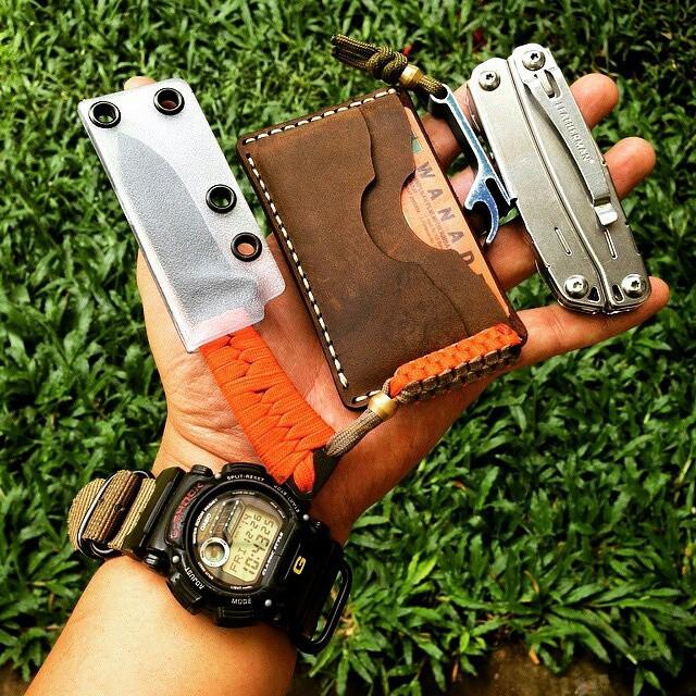 EnvyWatches's tweet photo. From @zismo.763 Today #pocketdump #edcgear #leatherman #jbknives71 #jbcustom #_everydayc... http://t.co/eQo1UPsF8d http://t.co/ERkZNwNU5t