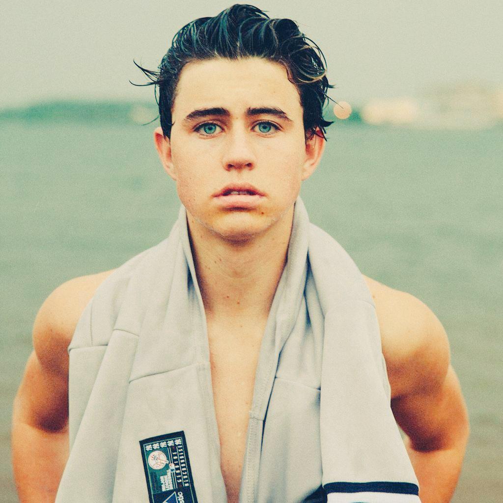 katster745's tweet photo. #17YearsOfNash time goes So but u still have the time to follow me @Nashgrier http://t.co/PpKne6bHWO