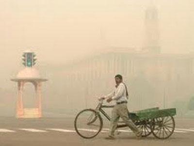 news24tvchannel's tweet photo. Delhi records ... - http://t.co/B7EagAG1dS #Fog #Lowest_Temperature #Met_Office #New_Delhi #Train_Delay http://t.co/IXfmfNOIgX
