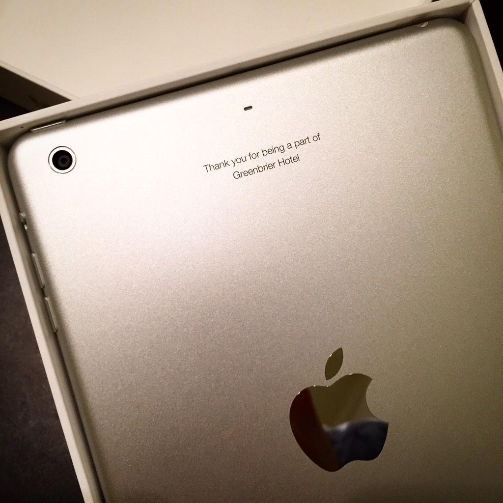 GreenbrierHotel's tweet photo. Special gift for our wonderful staff 🎅🎁📱
#GreenbrierHotel #EmployeeAppreciation #iPadMini2 #Vancouver #ChristmasGift http://t.co/gRdeinSgyT