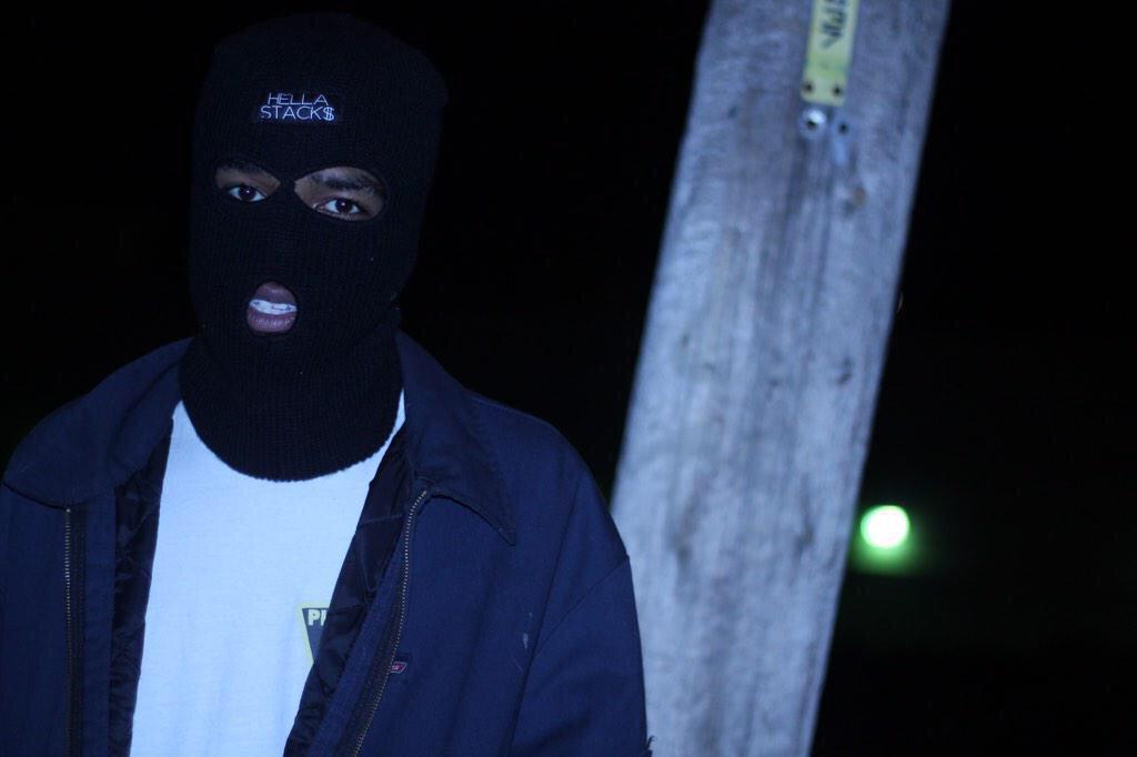 RandyDntShootEm's tweet photo. i be outside. feelin like @RoyRy_ #hellastacks http://t.co/EiC2rZWUFN