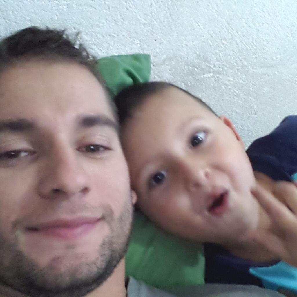 alex_rojas23's tweet photo. En una hora cumple años la persona más importante de mi vida! #JoseAndre #MySon http://t.co/F77pclLnvq