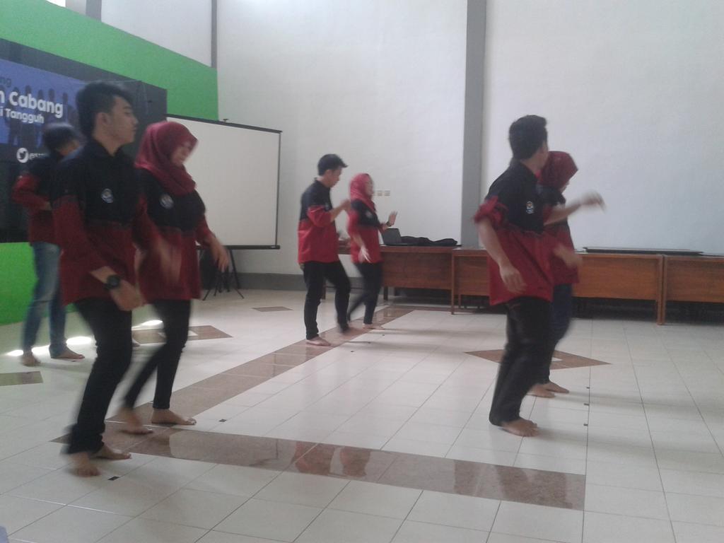 HPMIGmalang's tweet photo. Acara Musyawarah Cabang HPMIG Malang di meriahkan oleh Tarian saronde oleh Bapak Ketum, Sekum dkk HPMIG Malang http://t.co/sdjmLZZziL