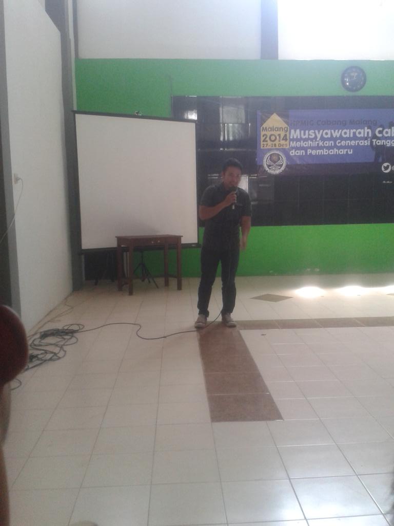 HPMIGmalang's tweet photo. Sambutan dari @putramobiliu selaku perwakilan dari alumni dan KKIG cabang Malang sekaligus membuka muscab kali ini. http://t.co/orEiuamBW3