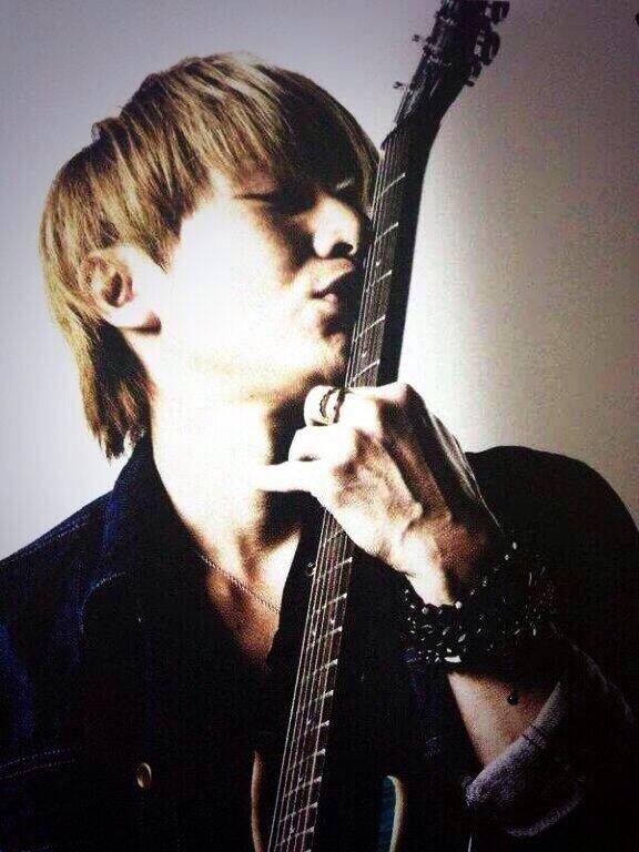 R_1211_'s tweet photo. りゅうちゃらえびばでぃ　、男エイターです　。
　色気安田くん憧れてます　。
　男エイターですが　、仲良くしてくれる人居ますか　？

　　#RTしたeighter全員フォローする http://t.co/Zq6YdFtale