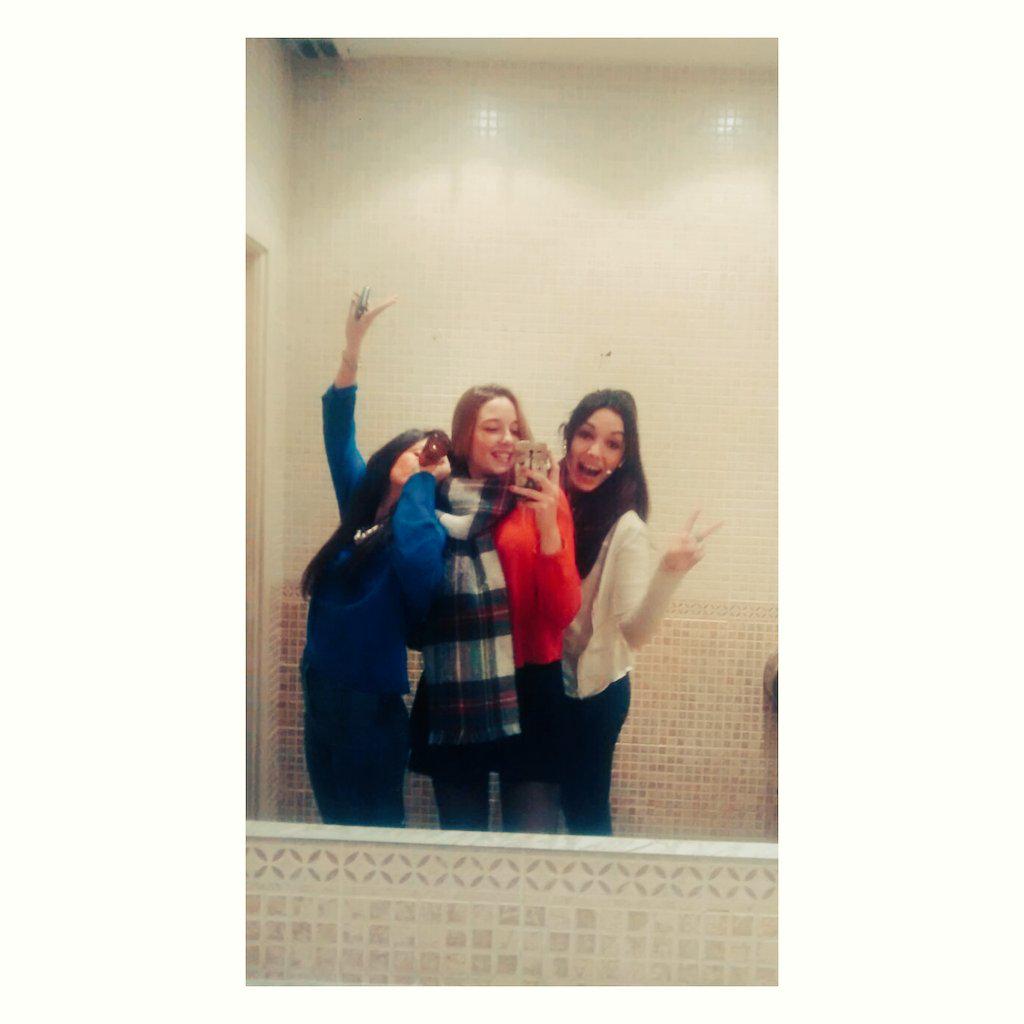 Maria3Gonz's tweet photo. Por mas viernes como este 🍻👌💛 http://t.co/EjfkYlpBms