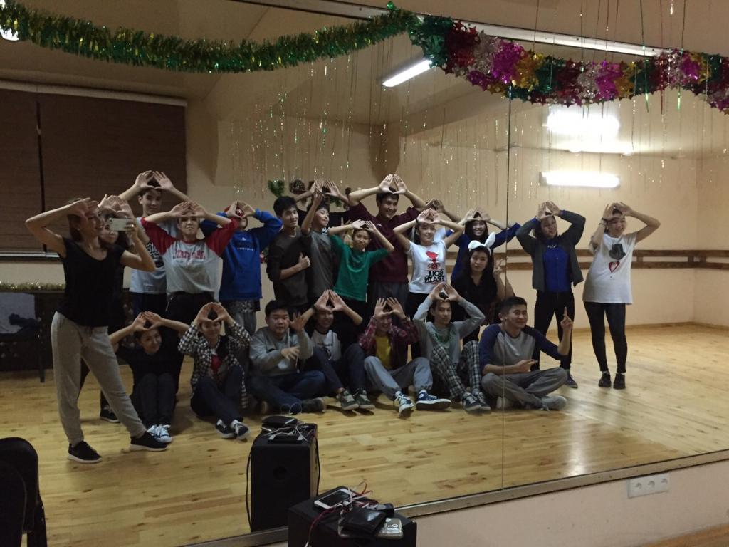 SoulTrainds's tweet photo. Всей студией готовились к сегодняшнему концерту , ждем всех вас😉 http://t.co/fCWMBGZSEM