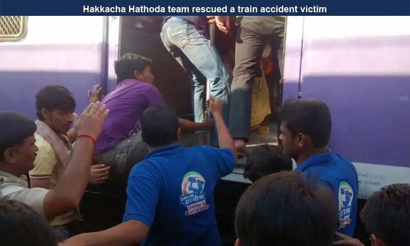 PkJainIPS's tweet photo. @HakkachaHathoda team rescued a train accident victim http://t.co/7FtPR8bahu