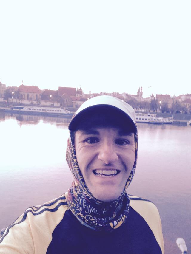 FisaMonica's tweet photo. “@Mejic32: #BSS50 @BSS_Fortuna behobianos por el mundo. Hoy 9 kms por #Prague -4 C 
#fresquito 😂😂 http://t.co/U4LxQTQo1N”zumbaooooo😘😘😘
