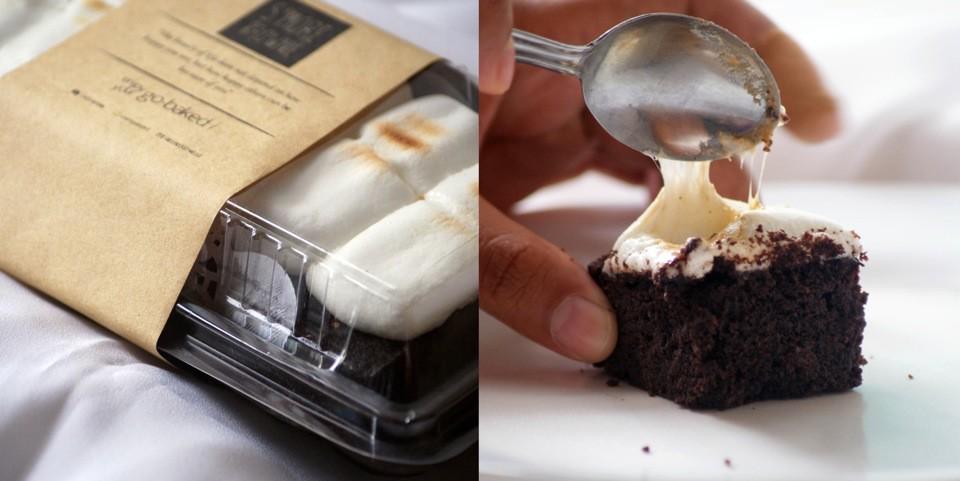 Jadi atasnya ada melted marshmallow, dan di bawah ada cracker crumbsnya. Begini penampakanya.