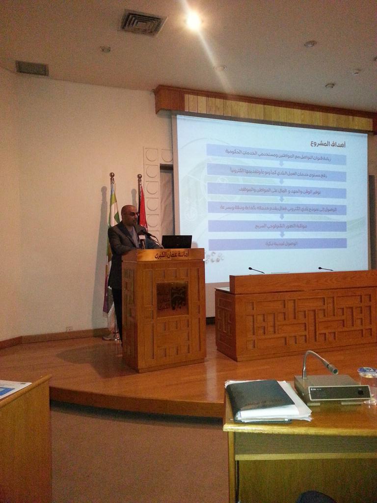 GAMtweets's tweet photo. رئيس قسم الحكومة الالكترونية في دائرة تكنولوجيا المعلومات يشرح اهداف مشروع #GAMApp . http://t.co/GkjApEshkI