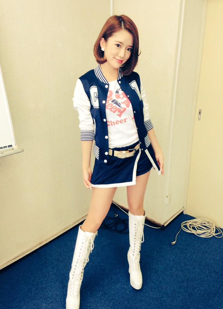 美脚がセクシーな柳本絵美の画像