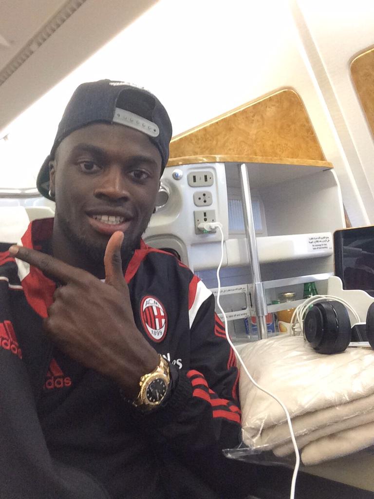 MBaye9Niang's tweet photo. Départ pour Dubaï / Off to Dubaï http://t.co/GO8BvuG670
