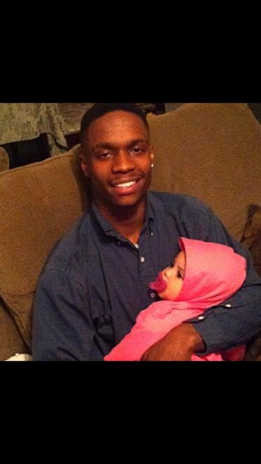 ImeRoyal's tweet photo. A Father To His Child How Can You Take That From Her Its Fucked Up Growing Up Without A Father R.i.p Ced 😔✊👌💯 http://t.co/8EOKjQ3vyN