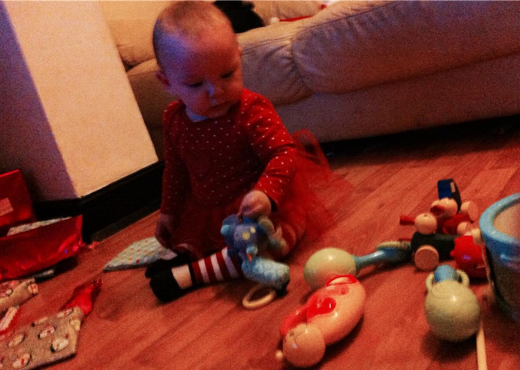 Laura123x's tweet photo. #christmas #babysfirstchristmas #firstchristmas #daughter #love #loveyou #presents #happy #prefect #baby http://t.co/1TpBTpoTL7