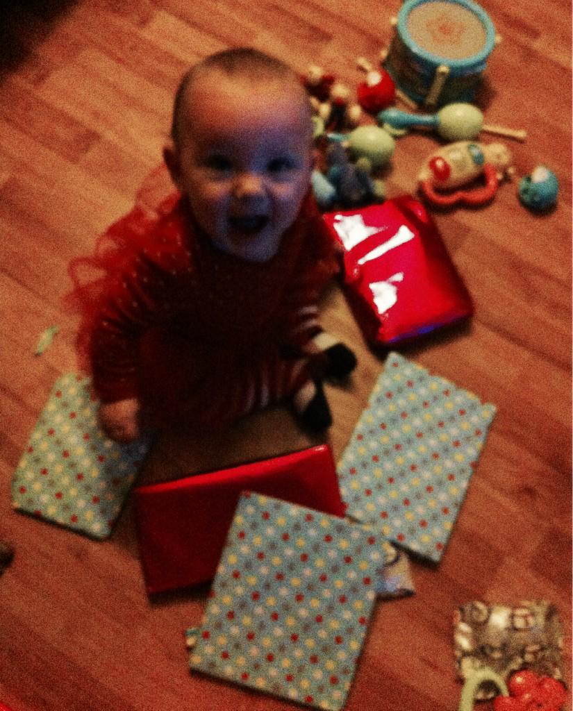 Laura123x's tweet photo. #christmas #babysfirstchristmas #firstchristmas #daughter #love #loveyou #presents #happy #prefect #baby http://t.co/g7GPDgUKlo