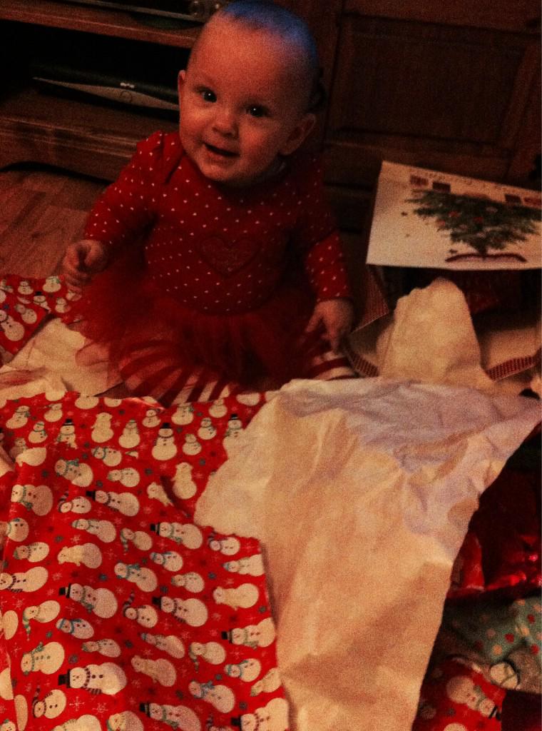 Laura123x's tweet photo. #christmas #babysfirstchristmas #firstchristmas #daughter #love #loveyou #presents #happy #prefect #baby http://t.co/g7GPDgUKlo
