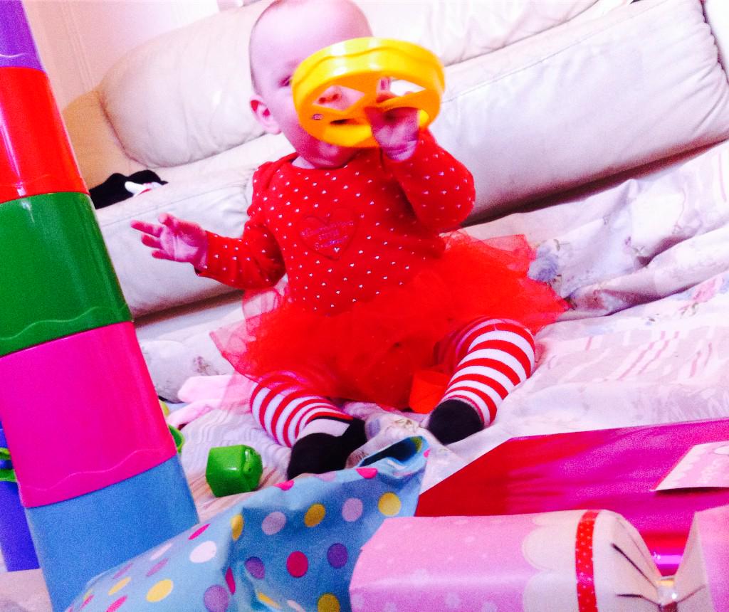 Laura123x's tweet photo. #christmas #babysfirstchristmas #firstchristmas #daughter #love #loveyou #presents #happy #prefect #baby http://t.co/Lg3ttWEIYo