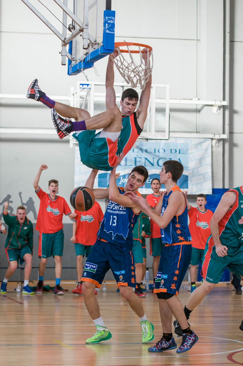 torneopickroll's tweet photo. Hasta el momento, así van las cosas en "La Malvarrosa". Al descanso, 23 arriba @cdbsevilla ante @ValenciaBCFund http://t.co/OiZC5ShwDZ