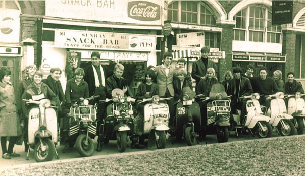 VintageUV's tweet photo. For Mods and lovers of cool photos. #1960s #mods #vintage #fashion #paulweller #originalmods 
https://t.co/uWvxHhnkYd http://t.co/qCwyEAta5O