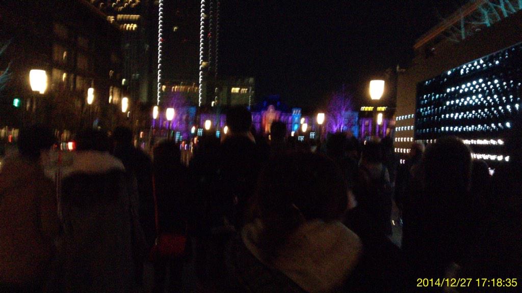 HakiDoku's tweet photo. 丸ノ内線東京駅で改札を出たら、何やら列に並ぶ様に誘導された。
知らずに来たので驚いた！
まさに「青天の霹靂」…ラッキーって事！ http://t.co/toXHHGThf7