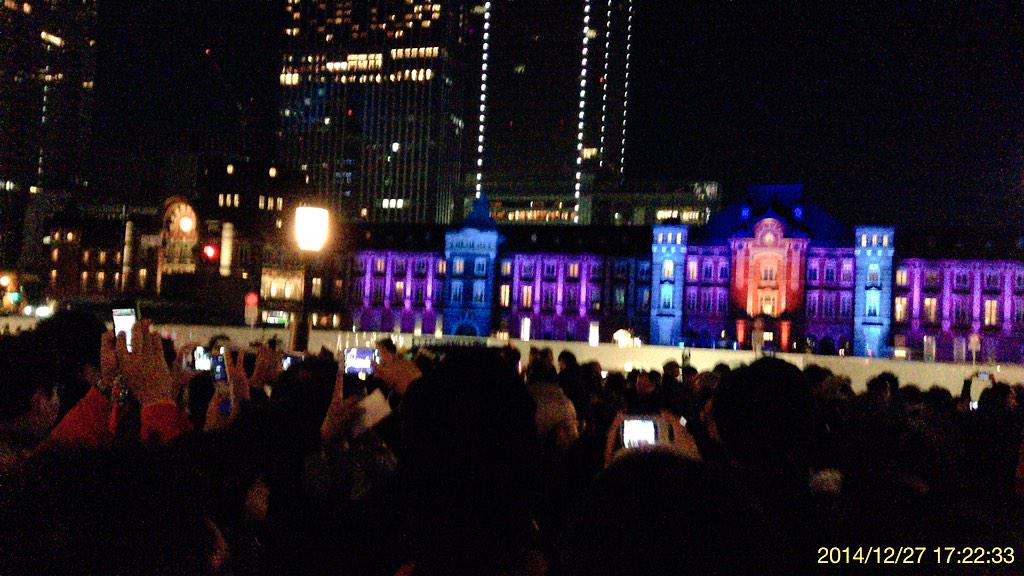HakiDoku's tweet photo. 丸ノ内線東京駅で改札を出たら、何やら列に並ぶ様に誘導された。
知らずに来たので驚いた！
まさに「青天の霹靂」…ラッキーって事！ http://t.co/toXHHGThf7